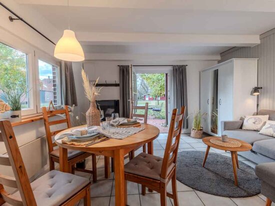 Wohnen in der Ferienwohnung auf Fehmarn im Reetdach-Häuschen