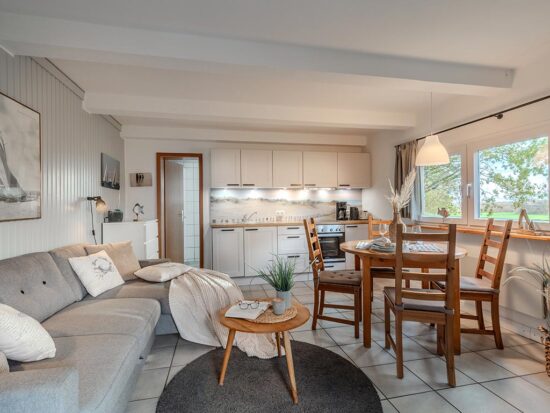 Essen in der Ferienwohnung auf Fehmarn im Reetdach-Häuschen