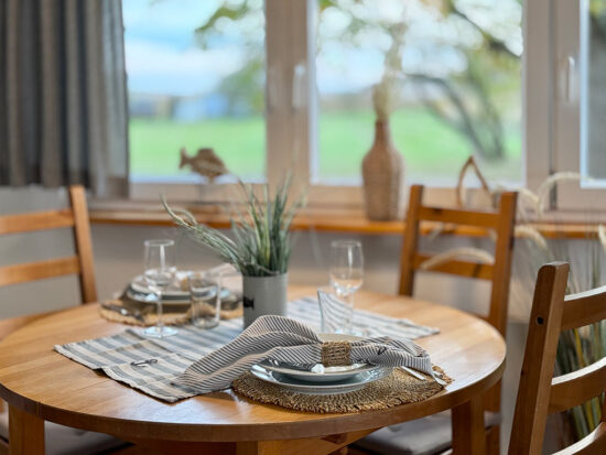 Essen in der Ferienwohnung auf Fehmarn im Reetdach-Häuschen